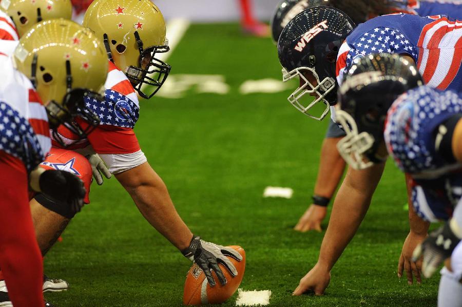 那不勒斯官方：洛博特卡在意杯赛前热身时左腿后胫肌拉伤